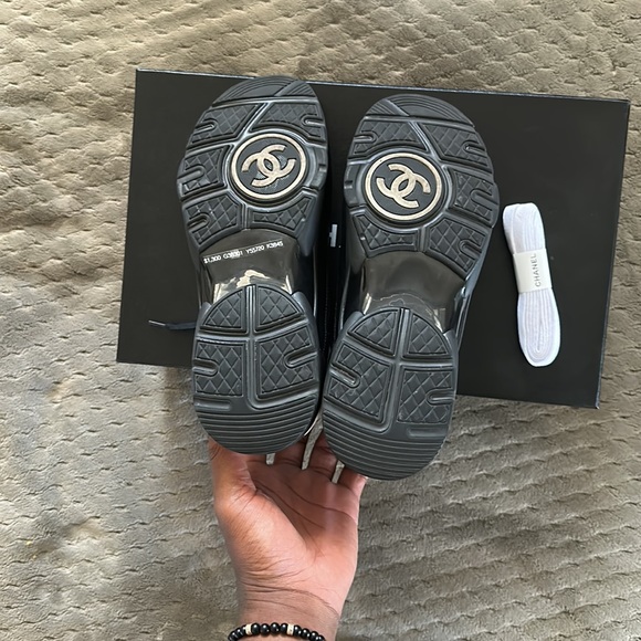 Chanel - Picture 3 of 7